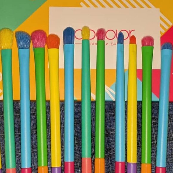 Docolor Eye Makeup 16pcs Colorful Eyeshadow Syanthic Hair Makeup Brush Set - Picture 14 of 15